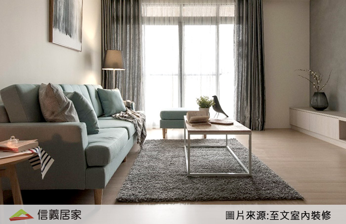 以簡單的線條去勾勒空間，並盡量提高天花板的高度，
