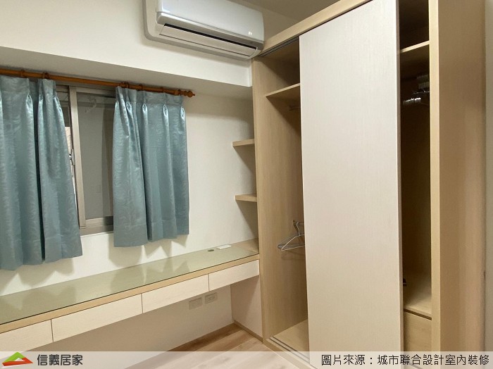 臥室內乾淨簡單的多功能桌面設計,抬頭便能穿透玻璃的看出戶外自然視野,使腦袋更加清晰。