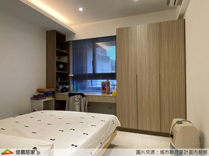 兒童房｜青綠主牆，悠活空間感 採用「森林」的翠綠為發想，淡淡的青綠色伴著木質感的衣櫃、書桌、收納架，讓房間充滿著悠閒的渡假氛圍，希望孩子在繁重的課業下，有著一片自己的天空休息充電，重整腳步再出發！