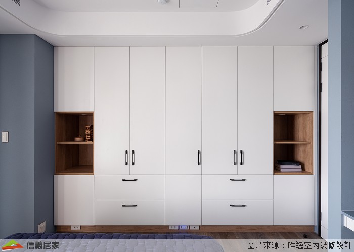 牆面選用珪藻土塗料調節室內濕度，減少水氣與異味，透過珪藻土長效分解甲醛的優勢，打造健康的成長環境；灰白紋路木地板則敘寫場域的細緻溫柔，貫穿禪風人文的主概念。
