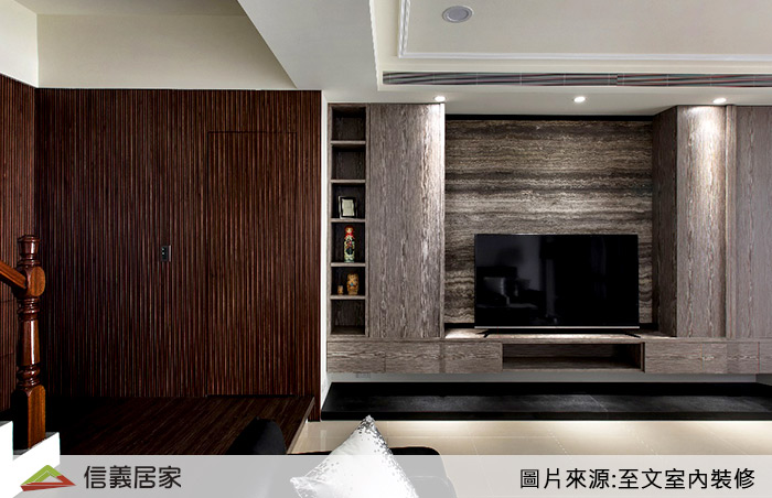 咖啡色客廳室內裝潢設計，包括收納櫃、電視牆裝潢圖片
