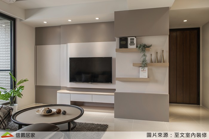 白色客廳室內裝潢設計，包括電視牆裝潢圖片