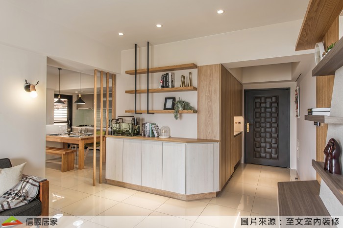 咖啡色玄關室內裝潢設計，包括展示櫃裝潢圖片
