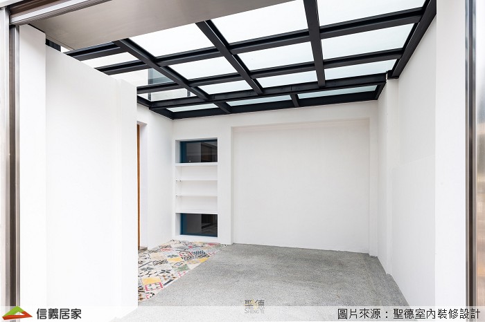 白色車庫室內裝潢設計，包括磁磚裝潢圖片