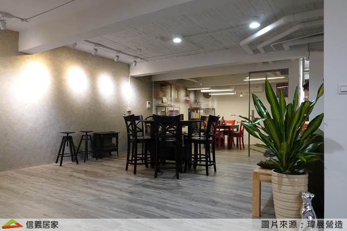 白色餐廳室內裝潢設計，包括餐桌、餐椅裝潢圖片