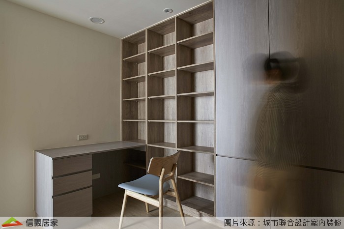 白色臥室室內裝潢設計，包括椅子、書桌、書櫃、置物櫃裝潢圖片
