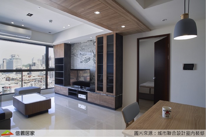 咖啡色客廳室內裝潢設計，包括茶几、吊燈、電視牆、電視櫃、矮櫃、燈具、置物櫃裝潢圖片