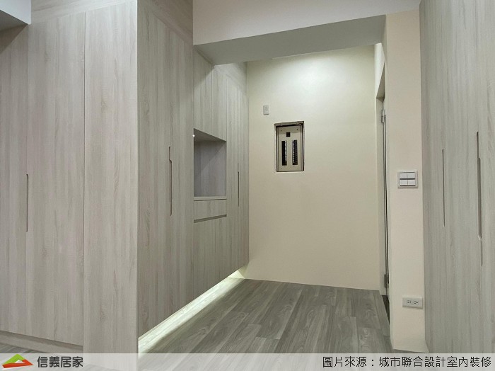 白色玄關室內裝潢設計，包括收納櫃、置物櫃裝潢圖片