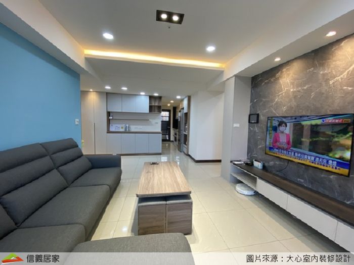 灰色客廳室內裝潢設計，包括沙發、收納櫃、電視櫃裝潢圖片