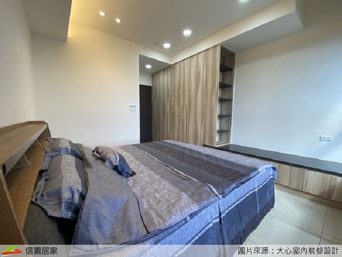 白色臥室室內裝潢設計，包括床、床頭櫃裝潢圖片